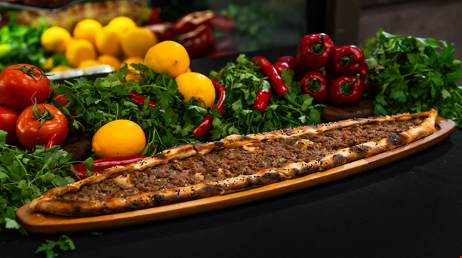Kuşbaşılı Kaşarlı Pide